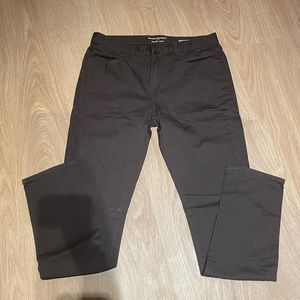 Men’s Banana Republic Traveler Pant - 32x34 - Like New